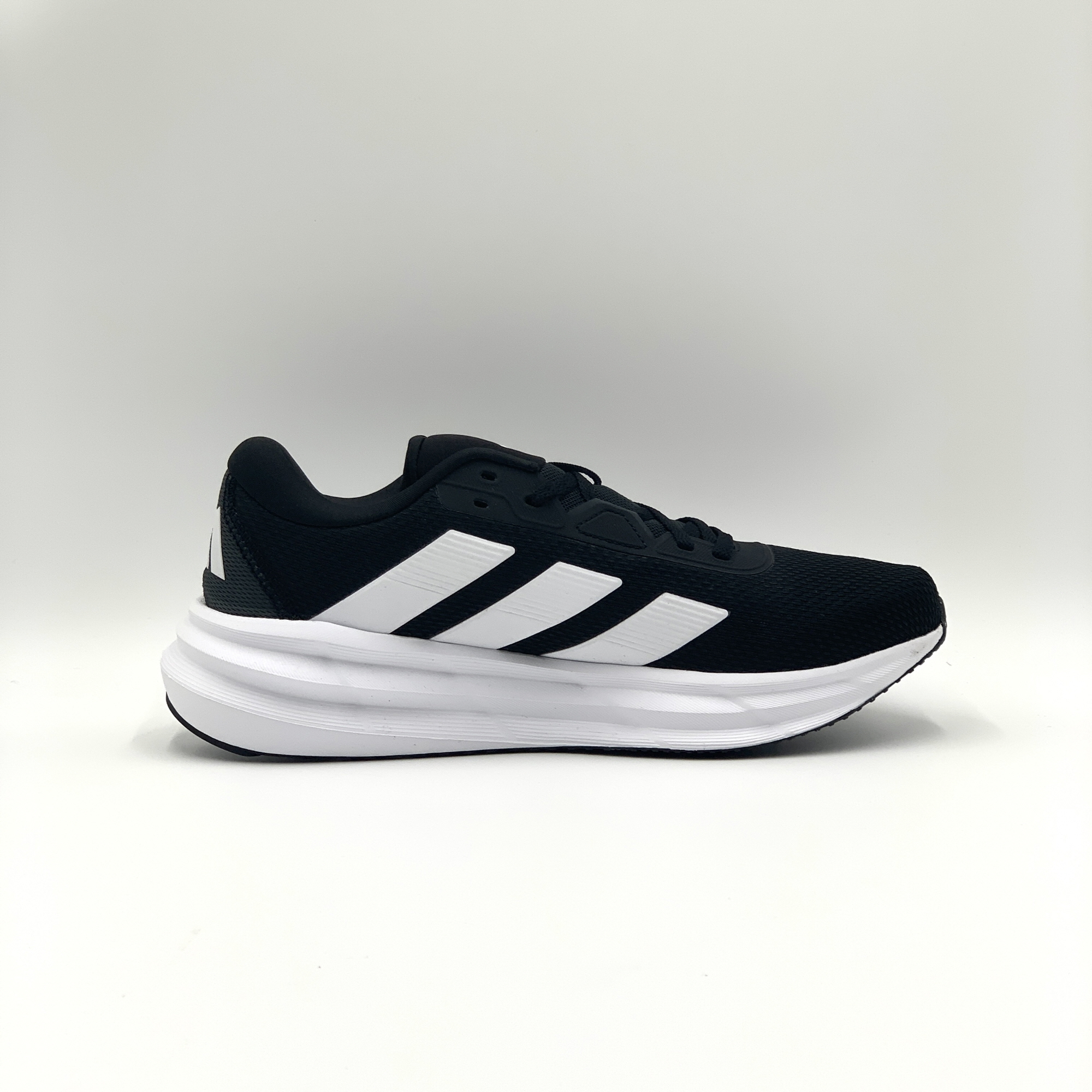 [국내매장판] 아디다스 갤럭시 커플 운동화 발 편한 가벼운 런닝화 헬스화 조깅화 블랙화이트, M285