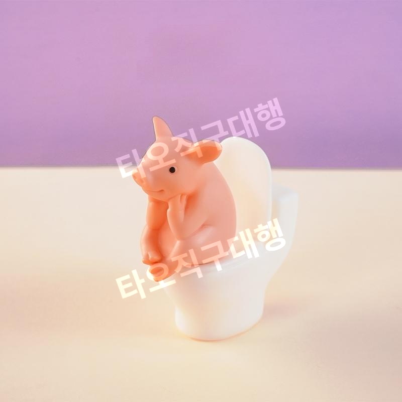 응가돼지피규어 웃긴소품 응가개구리피규어 선물 장난감 모형 변기 장식품 - 상품 이미지