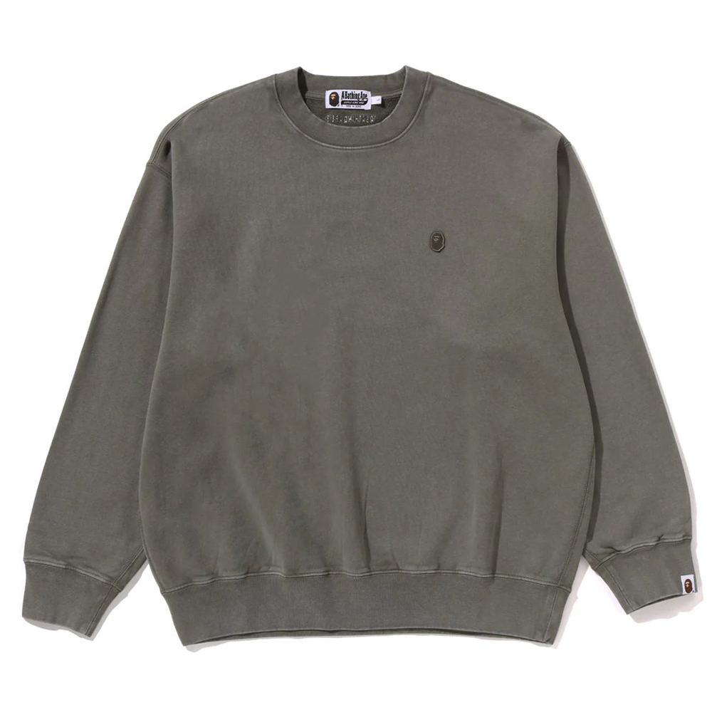 베이프 맨투맨 GARMENT DYE ONE POINT RELAXED FIT CREWNECK SWEATSHIRT 1L80-113-307 - 메인 이미지