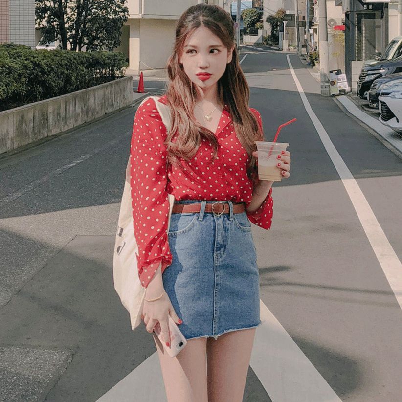 블라우스 칼라 숄더 플레어 셔링 벌룬 밴딩 반팔 언발 프릴 루즈핏 사선 투웨이 레드 M 50kg 이하 - 상세 이미지 4
