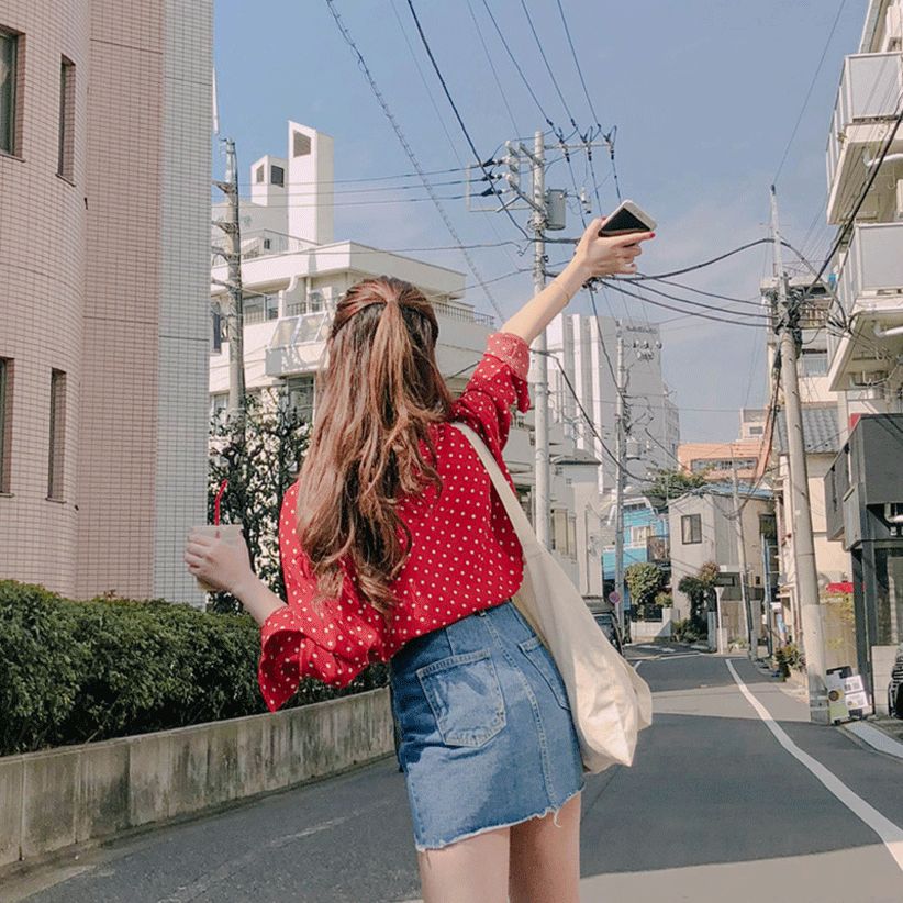 블라우스 칼라 숄더 플레어 셔링 벌룬 밴딩 반팔 언발 프릴 루즈핏 사선 투웨이 레드 M 50kg 이하 - 상세 이미지 5