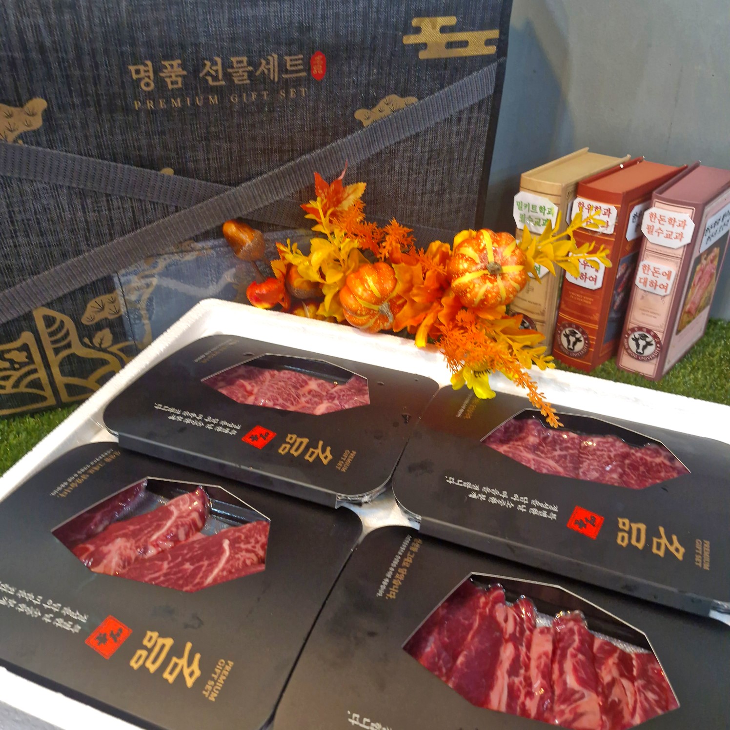 1등급 한우 암소 선물세트 1.2kg 꽃등심 살치살 갈비살 명절 선물 - 메인 이미지