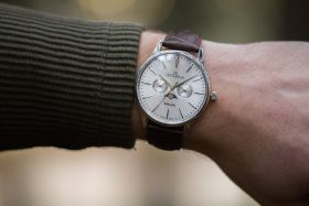 그로바나 벨빌 문페이즈 화이트 다이얼 가죽 42mm - 상세 이미지 3