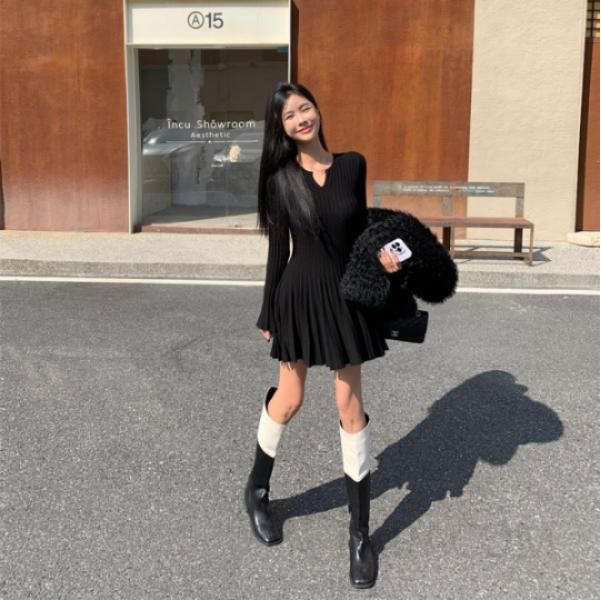 가을 여성용 슬림핏 미니 니트원피스 긴팔 브이넥 스타일 우아한 디자인 이너웨어 및 아우터웨어로 활용 가능한 편안한 착용감의 - 상세 이미지 2