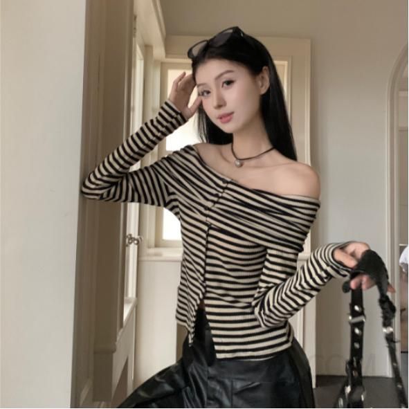 가을 여성 슬림핏 원숄더 긴팔 스트라이프 탑 어깨트임 스타일 캐주얼한 디자인 데일리룩 편안한 착용감 매력적인 티셔츠 - 상품 이미지
