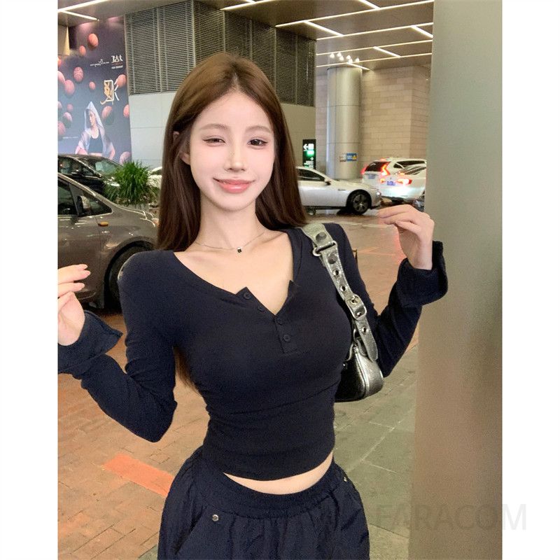 여성 긴팔 슬림핏 티셔츠 초가을 스타일 세련된 U넥 플리츠 디테일로 멋스러운 레이어드 아이템 데일리룩 활용 가능 - 상세 이미지 4