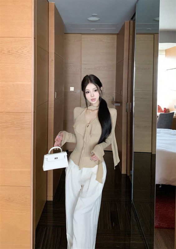 여성 루즈핏 V넥 티셔츠와 린넨 와이드 팬츠 세트 가을 데일리 스타일 긴팔 편안한 착용감 외출용 캐주얼 탑 - 상세 이미지 3