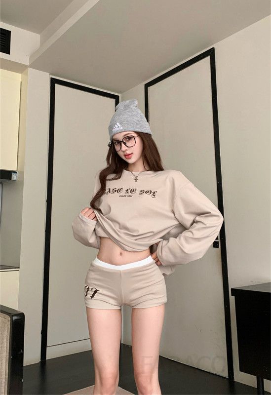 여성 캐주얼 벨벳 트레이닝 세트 공항룩 스타일 초가을용 루즈핏 상하의 편안한 착용감과 트렌디한 디자인의 면 소재로 멋스러운 외출복 - 상세 이미지 2