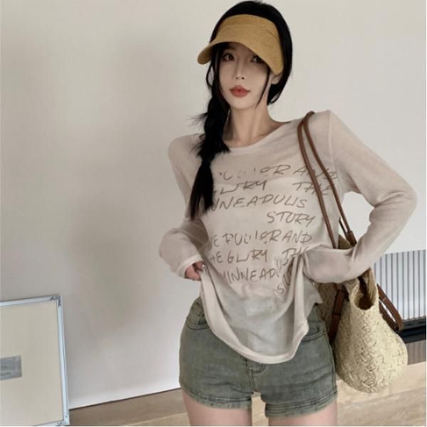 여성 얇은 긴팔 라운드넥 티셔츠 슬림핏 여름용 데일리웨어 레이어드 가능한 시원한 착용감 트렌디한 디자인 - 상품 이미지