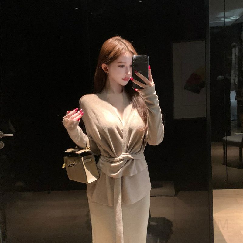레이어드 가을겨울 여성용 니트세트 브이넥니트와 롱스커트 따뜻한 착용감 데일리룩 캐주얼한 스타일로 편안한 외출룩 연출 - 상세 이미지 5