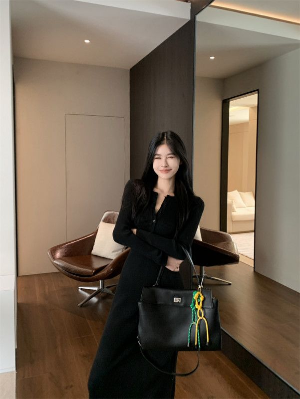 가을 겨울 레이어드 스트라이프 긴팔 니트 원피스 여성용 슬림핏 데일리룩 따뜻한 착용감 편안한 외출 스타일 트렌디한 디자인 - 상세 이미지 3