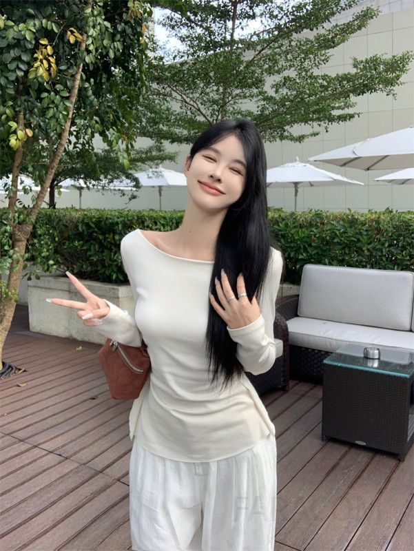여성 긴팔 티셔츠 초가을 백레이스 디자인 레이어드 스타일 감각적인 핫걸 무드의 라운드 캐주얼하면서도 세련된 이너 바텀으로 활용 가능한 트렌디한 아이템 - 상세 이미지 4