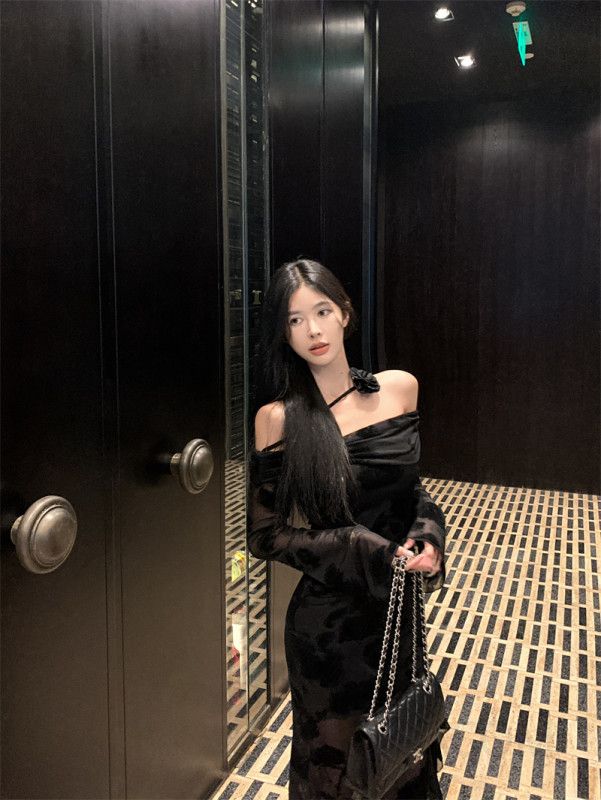 가을 여성 벨벳 슬리브 드레스 프랑스 스타일로 우아한 원숄더 디자인 가슴 패드 포함 슬림핏 드레이프 롱 원피스 데일리룩 및 파티룩으로 활용 가능 - 상세 이미지 4