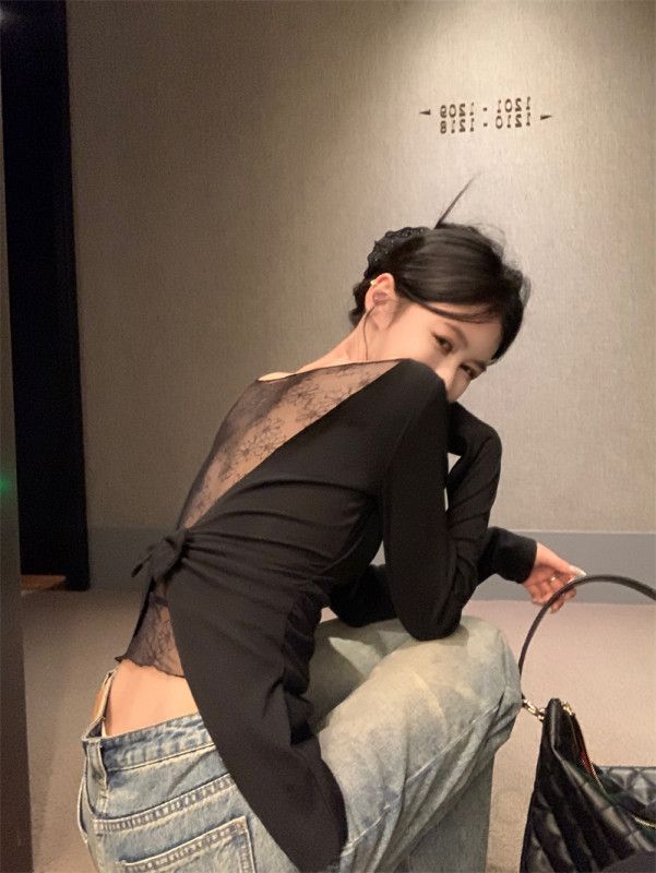 여성 긴팔 티셔츠 초가을 백레이스 디자인 레이어드 스타일 감각적인 핫걸 무드의 라운드 캐주얼하면서도 세련된 이너 바텀으로 활용 가능한 트렌디한 아이템 - 상세 이미지 3