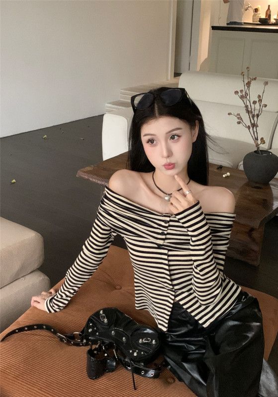 가을 여성 슬림핏 원숄더 긴팔 스트라이프 탑 어깨트임 스타일 캐주얼한 디자인 데일리룩 편안한 착용감 매력적인 티셔츠 - 상세 이미지 3