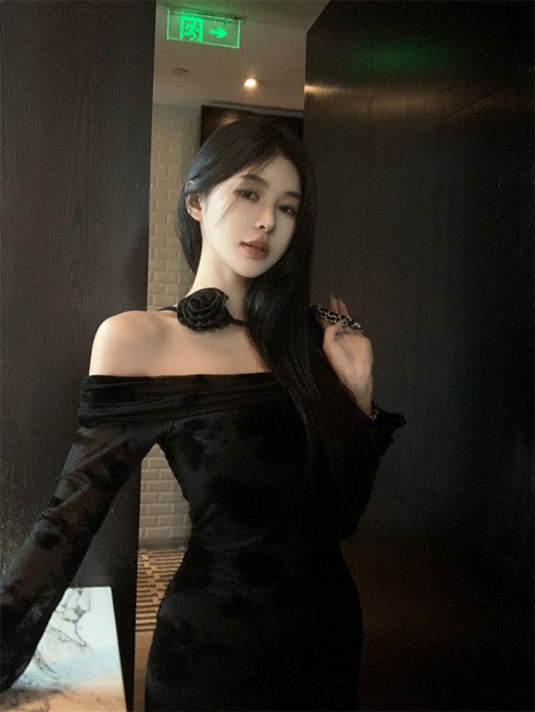가을 여성 벨벳 슬리브 드레스 프랑스 스타일로 우아한 원숄더 디자인 가슴 패드 포함 슬림핏 드레이프 롱 원피스 데일리룩 및 파티룩으로 활용 가능 - 상세 이미지 2