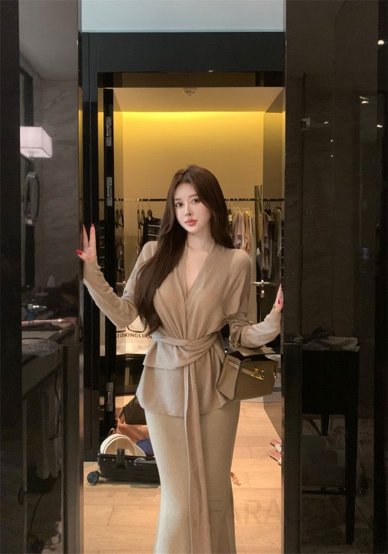 레이어드 가을겨울 여성용 니트세트 브이넥니트와 롱스커트 따뜻한 착용감 데일리룩 캐주얼한 스타일로 편안한 외출룩 연출 - 상세 이미지 4
