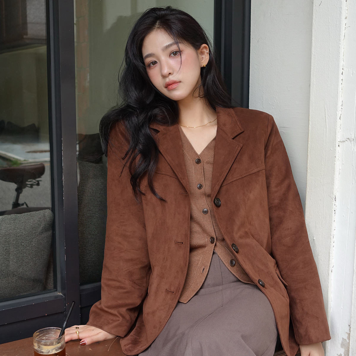 [N판매자배송] 로엠 테일러드 페이크 스웨이드 자켓 RMJKF4TR99 - 상세 이미지 5