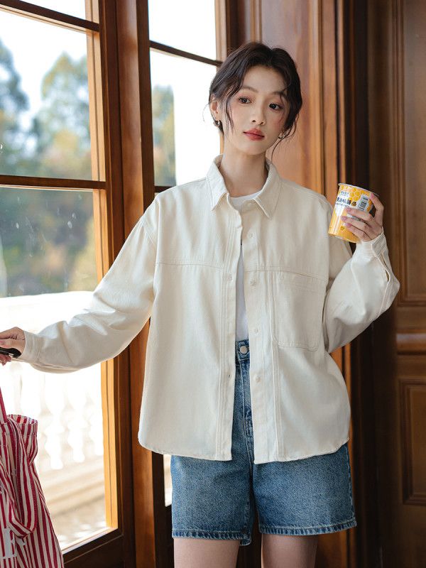 여성 데님 긴팔 셔츠 세련된 스타일로 올매치 가능한 가을 코튼 셔츠 레이어드하기 좋은 캐주얼룩 활용도 높은 편안한 착용감 - 상세 이미지 4