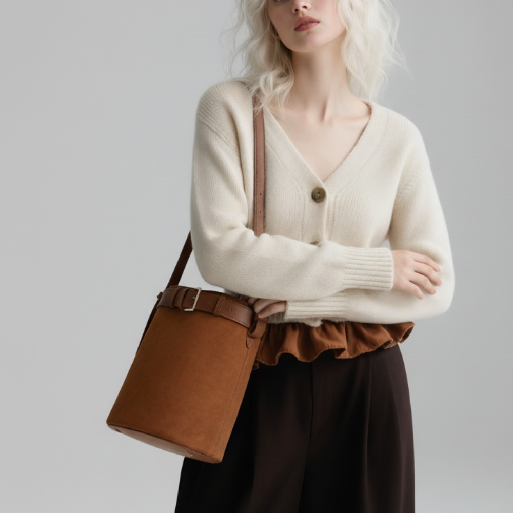 스웨이드 숄더백 원통 버킷백 가을 겨울 데일리 세무 가방 M1322970 - 상세 이미지 4