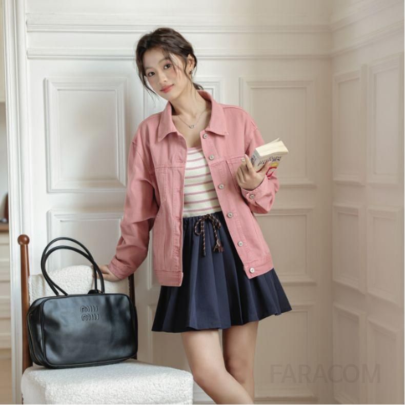 여성 루즈핏 화이트 데님 재킷 가을용 데일리 스타일링 필수템 트렌디한 디자인으로 다양한 코디 가능 청자켓 매치하기 좋은 아우터 - 메인 이미지