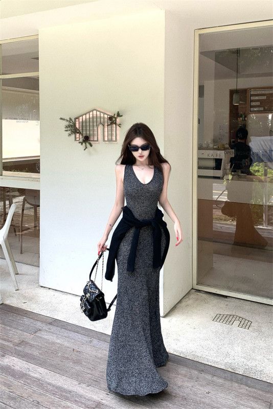 가을 슬림핏 V넥 니트 롱스커트 여성용 세련된 스타일 순면 가디건 포함 초가을 레이어드용 데일리룩 활용도 높은 원피스 추천 - 상세 이미지 2
