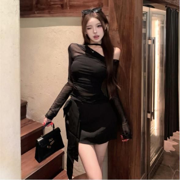 섹시한 블랙 반투명 오프숄더 투피스 세트 슬림 스커트와 셔츠 여성정장 하객룩 스타일링 초가을 패션으로 완벽한 연출 - 메인 이미지
