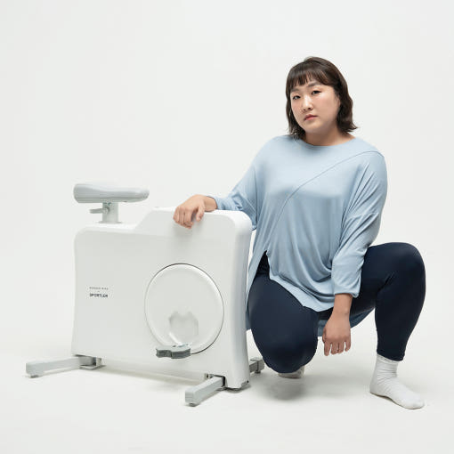 스포틀러 원더바이크로 운동하는 모습