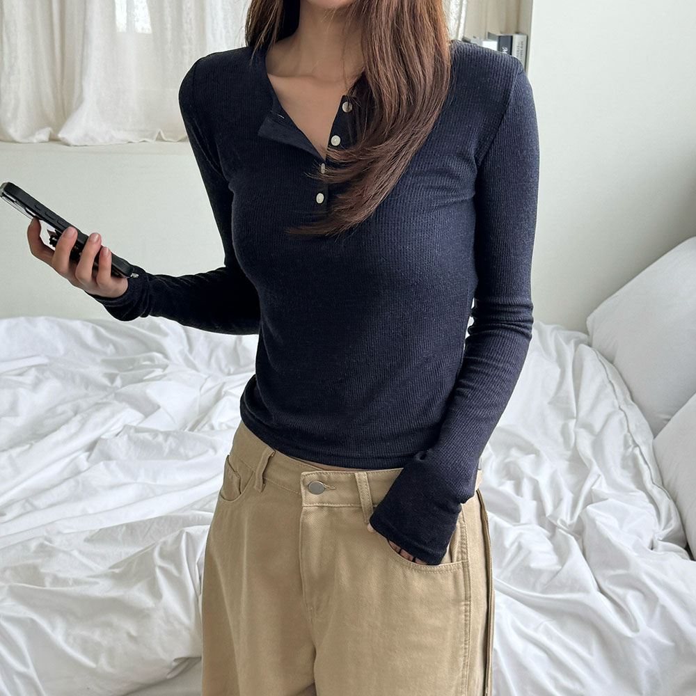 단추 버튼 슬림핏 와플 긴팔 티셔츠 - 상세 이미지 5
