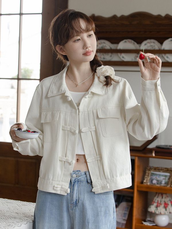 여성용 화이트 데님 숏자켓 루즈핏으로 가볍고 스타일리시한 오버핏 데일리로 활용하기 좋은 트렌디한 디자인의 캐주얼 아우터 - 상세 이미지 2