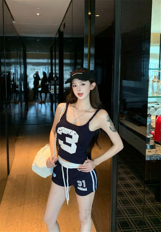 여성 스포츠 슬리브리스 운동복 통기성 좋은 머슬핏 나시티 헬스용 근육 강조 스타일 트레이닝과 러닝에 적합한 여름용 피트니스웨어 - 상세 이미지 2