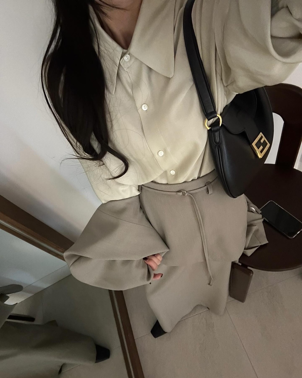 터피 여성 카라 레이어드 이너 오버핏 루즈핏 빅카라 셔츠 블라우스 - 메인 이미지