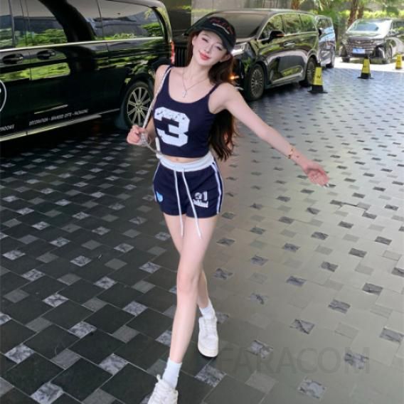 여성 스포츠 슬리브리스 운동복 통기성 좋은 머슬핏 나시티 헬스용 근육 강조 스타일 트레이닝과 러닝에 적합한 여름용 피트니스웨어 - 상품 이미지