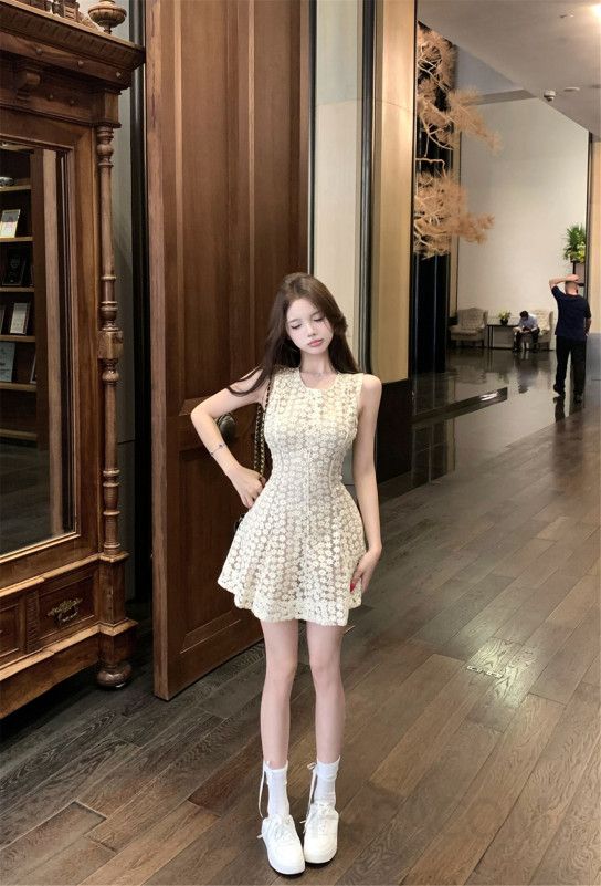 레이어드하기 좋은 여성 겨울 레이스 자수 원피스 하객룩 연말룩 분위기 있는 슬리밍 디자인 셔츠 스타일 포인트 드레스 - 상세 이미지 3