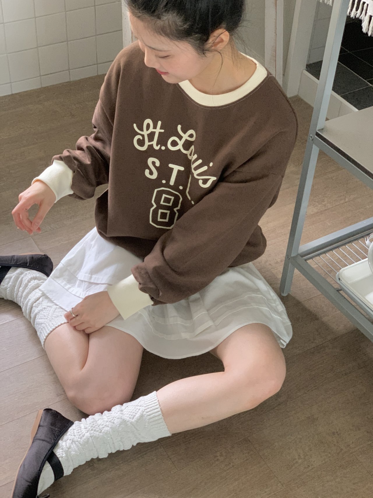 브라운당일 여자 프린팅 스텔라 세미크롭 루즈핏 배색 맨투맨 긴팔티 - 상품 이미지