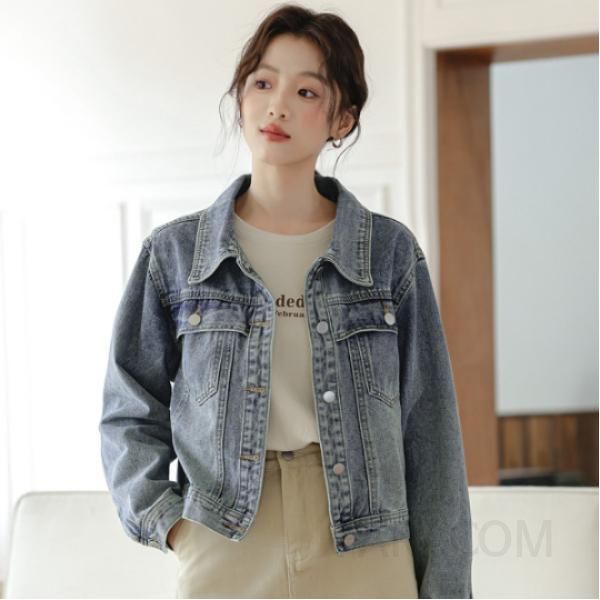 여성 루즈핏 데님 재킷 아메리칸 캐주얼 스타일 오버핏 청자켓 가을용 데일리 아우터 코디 다양한 활용도 편안한 착용감의 트렌디한 디자인 - 메인 이미지