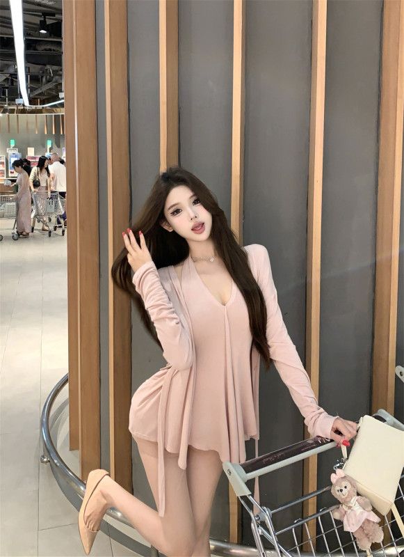 가을신상 여성 텐셀 울 가디건과 반바지 세트 스타일리시한 캐주얼룩 여성복 산책룩으로 적합한 편안하고 유니크한 디자인 - 상세 이미지 2