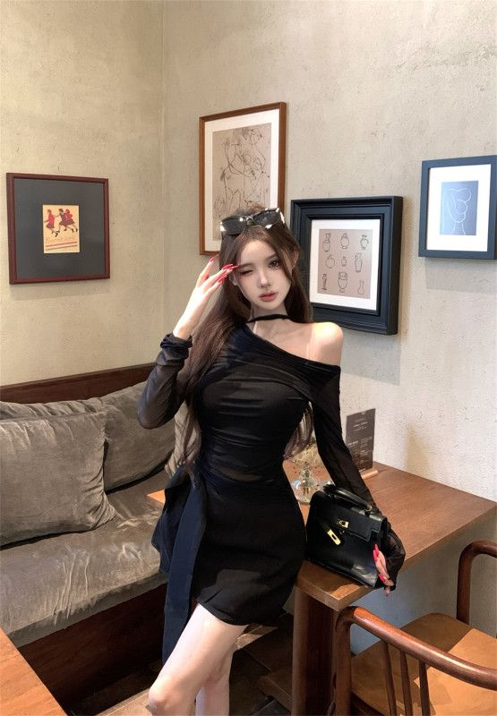 섹시한 블랙 반투명 오프숄더 투피스 세트 슬림 스커트와 셔츠 여성정장 하객룩 스타일링 초가을 패션으로 완벽한 연출 - 상세 이미지 2