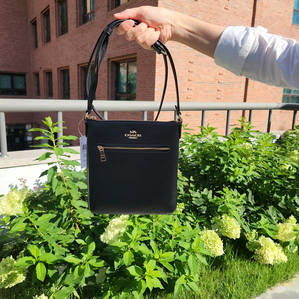 코치 미니 로완 파일 크로스백 CV405