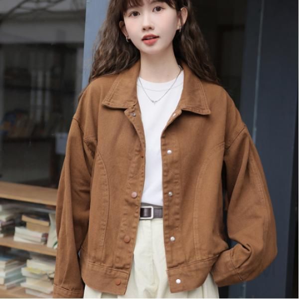 여성용 루즈핏 데님 재킷 가을 스타일 오버핏 청자켓 다용도 활용 가능 캐주얼한 디자인의 편안한 착용감 데일리 아우터로 추천 - 상품 이미지