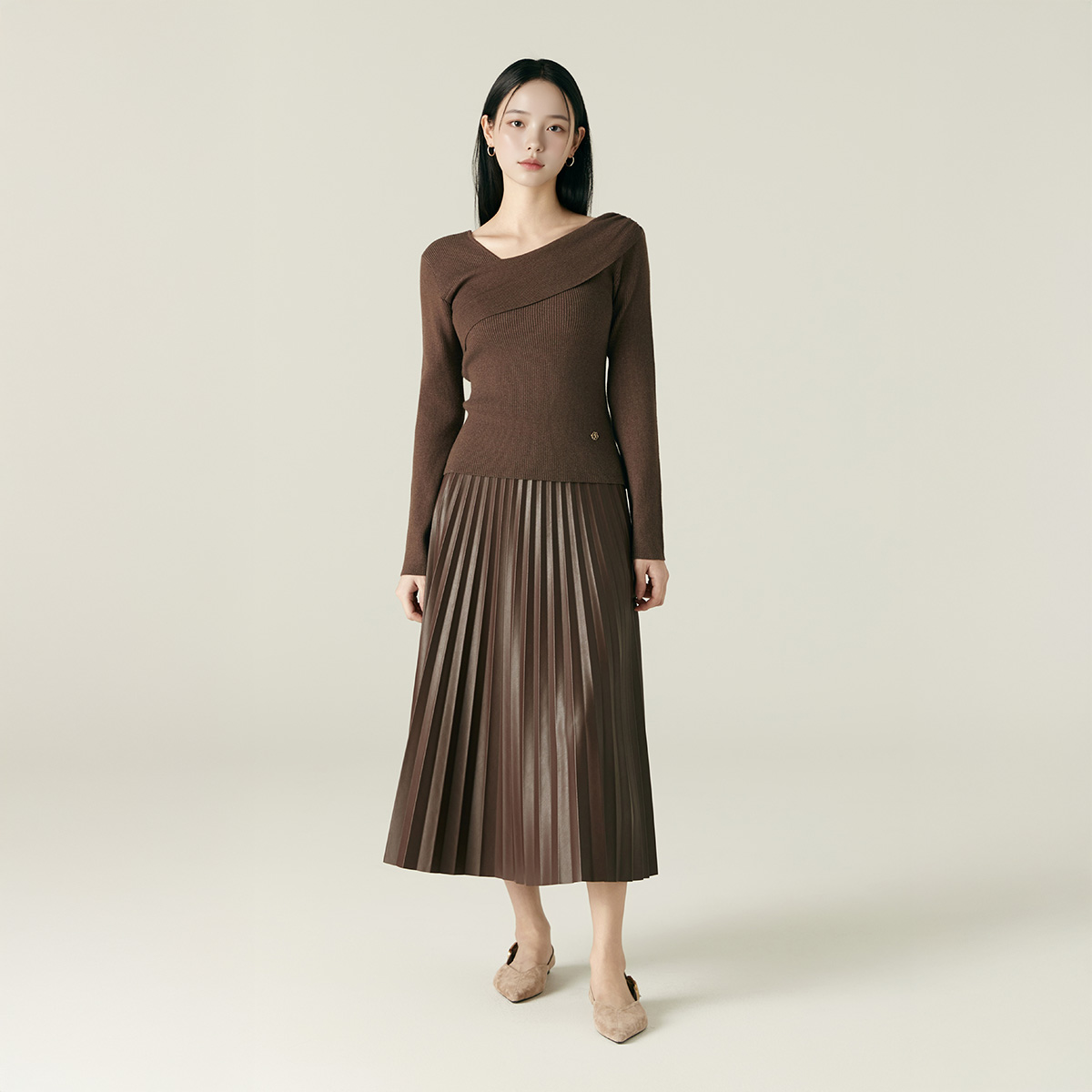 [N판배자배송] 로엠 페이크레더 롱 플리츠 스커트 RMWHF4TR21