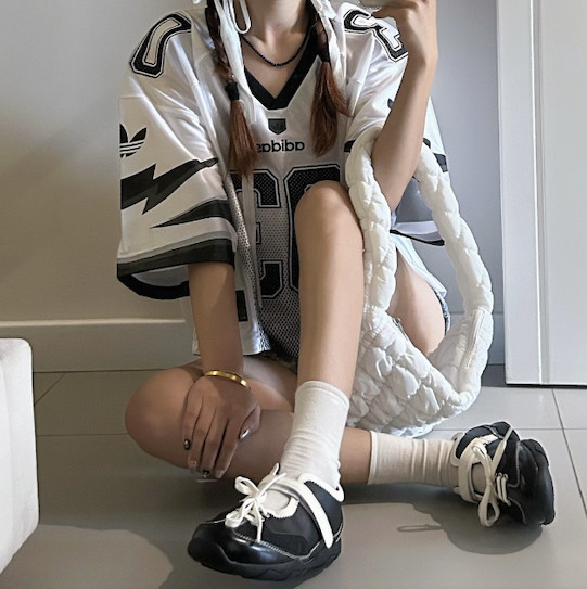 아디다스 우먼스 브이넥 크롭 반팔 티시츠 화이트 JX9216 이미지 7
