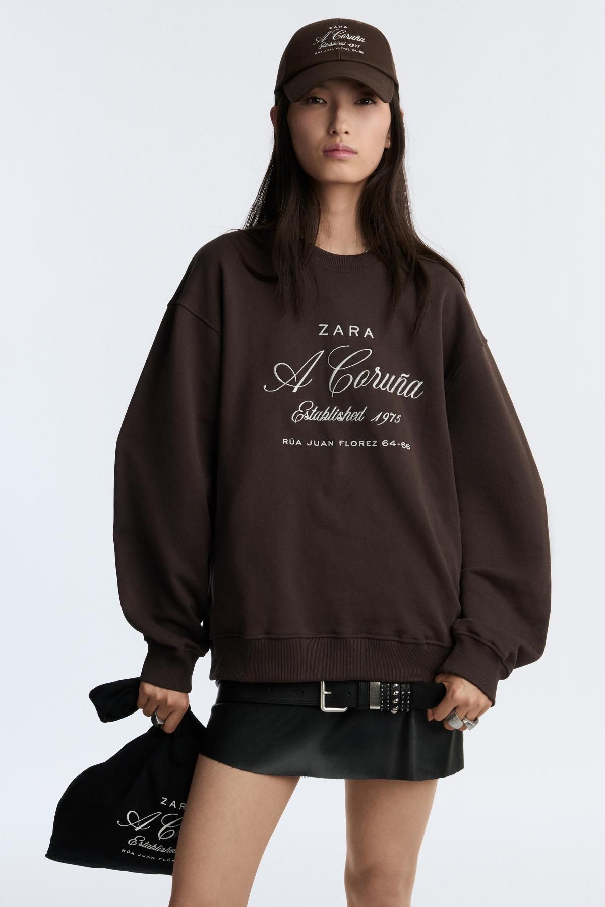 자라 50주년 자수 라운드넥 긴팔 스웨트셔츠 0085/030 BROWN - 상세 이미지 2