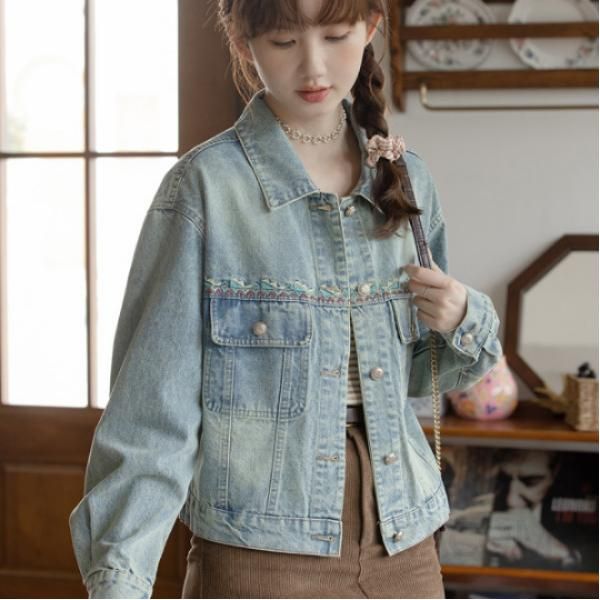 여성용 루즈핏 오버핏 데님 자수 숏 재킷 캐주얼한 스타일의 가을 아우터 데일리로 적합한 편안한 착용감 청자켓 코디 - 상품 이미지