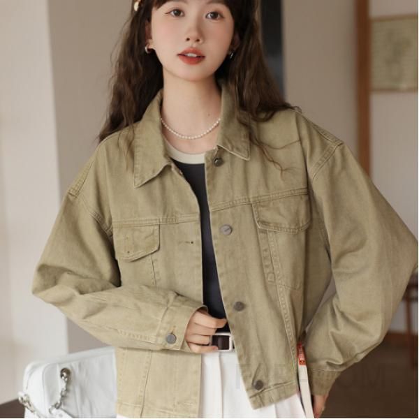 여성 오버핏 루즈 데님 자켓 캐주얼한 스타일의 데일리 아우터 겨울철 활용도 높은 따뜻한 착용감의 여성용 청재킷 - 메인 이미지