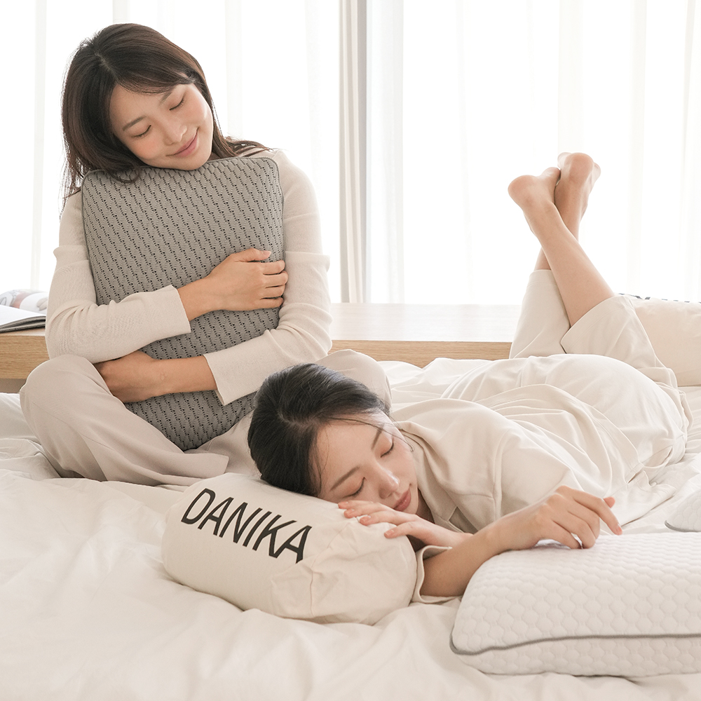 [다니카] 롤업 캠핑베개 빅사이즈 메모리폼 휴대용 차박 배개 커플 언니 베게