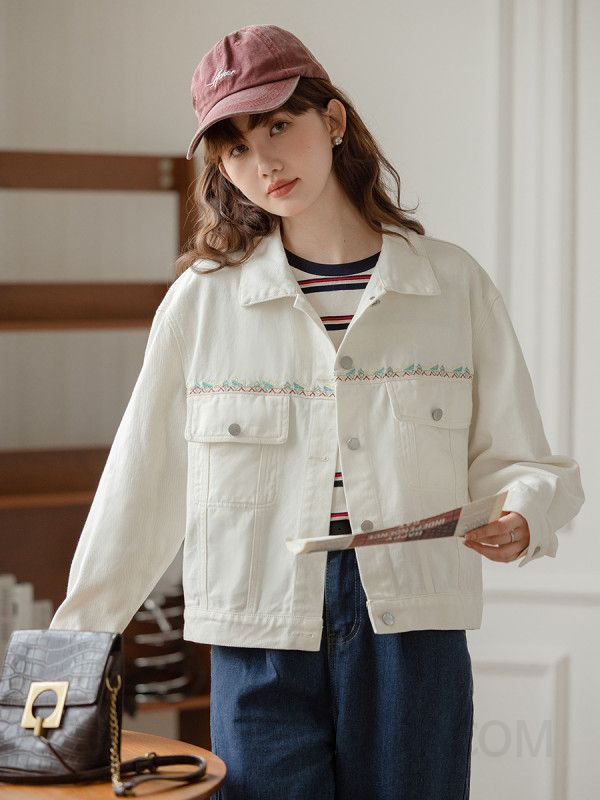 레트로 자수 화이트 데님 숏 재킷 오버핏 스타일 가을 데일리 아우터 캐주얼한 착용감과 다양한 코디 가능한 트렌디한 여성 청자켓 - 상세 이미지 3