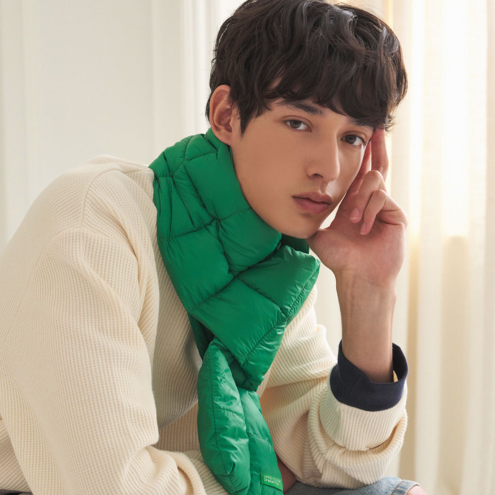 베네통 비비드 폴딩 패딩 머플러