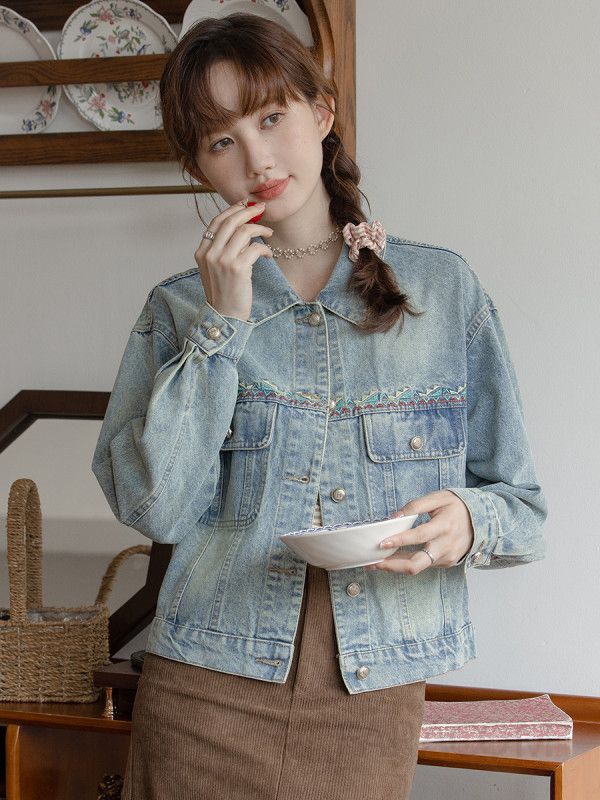 여성용 루즈핏 오버핏 데님 자수 숏 재킷 캐주얼한 스타일의 가을 아우터 데일리로 적합한 편안한 착용감 청자켓 코디 - 상세 이미지 4