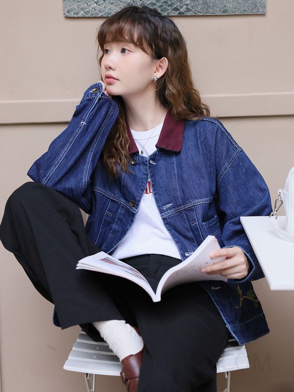 여성용 레트로 데님 자수 숏 재킷 캐주얼한 오버핏 스타일로 다양한 코디에 활용 가능하며 가을에 어울리는 아우터 - 상세 이미지 3